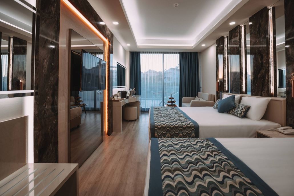 rooms-luxury-terrace-room
