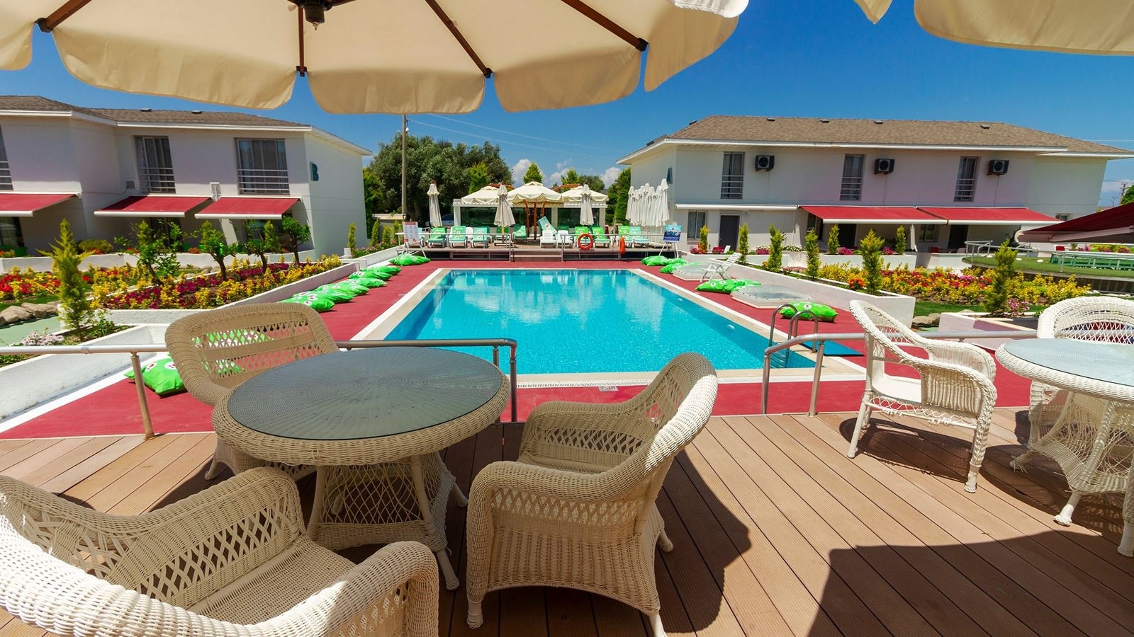pools-outdoor-pool