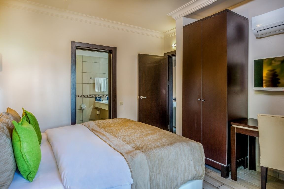 rooms-superior-suite-garden-view