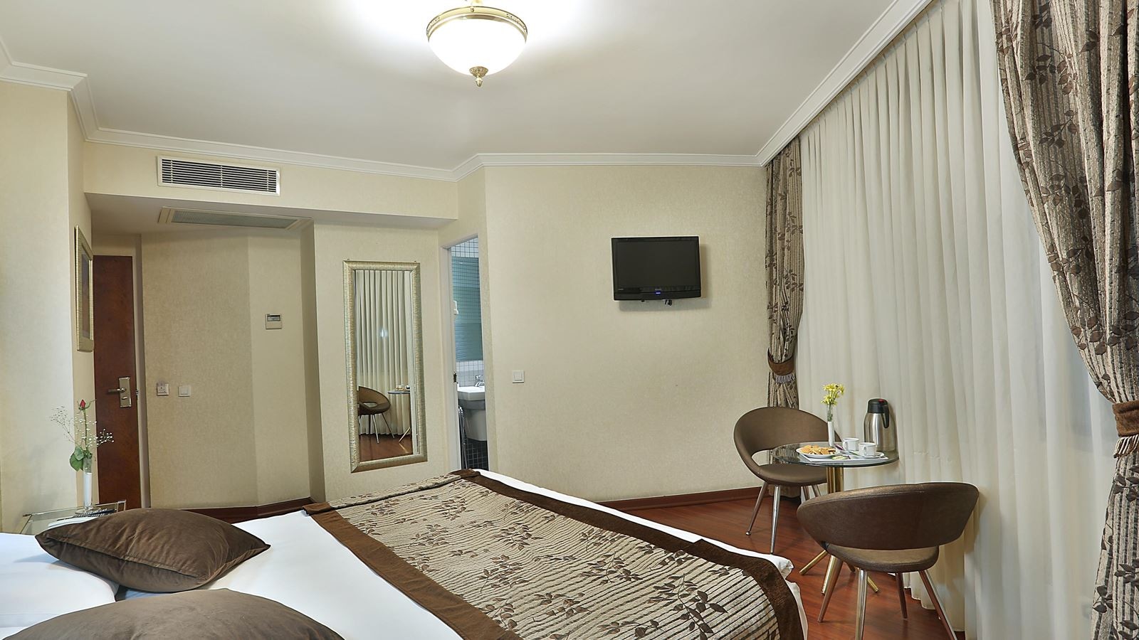rooms-room-economy