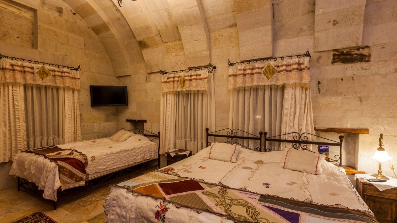 rooms-deluxe-cave