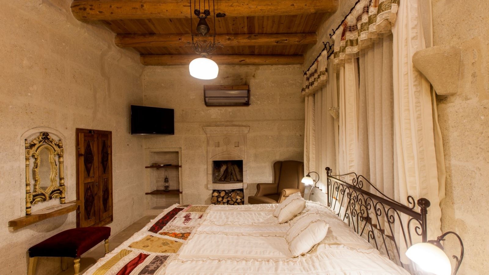 rooms-deluxe-cave