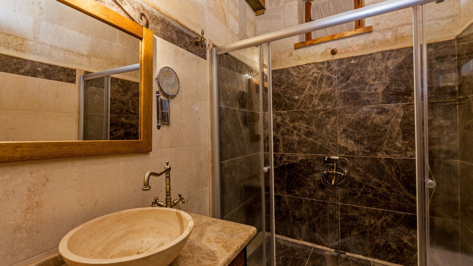 rooms-deluxe-cave