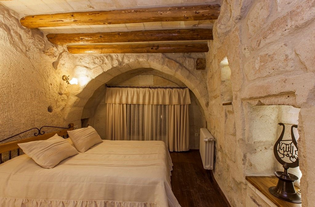 rooms-honeymoon-suite