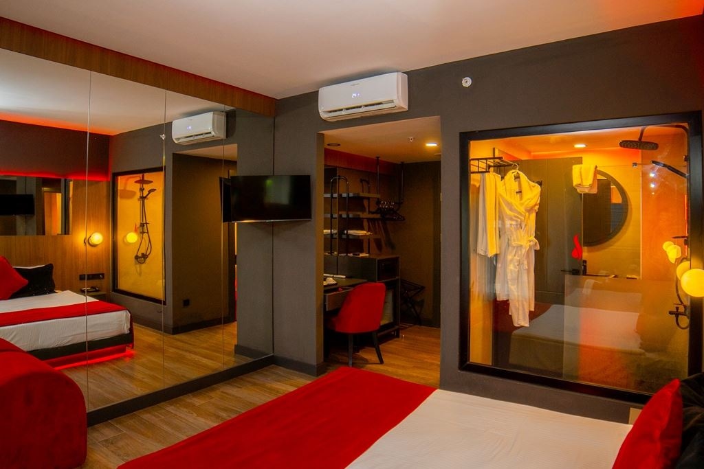 rooms-red-room