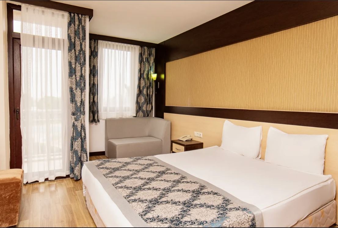 rooms-ladies-pool-view