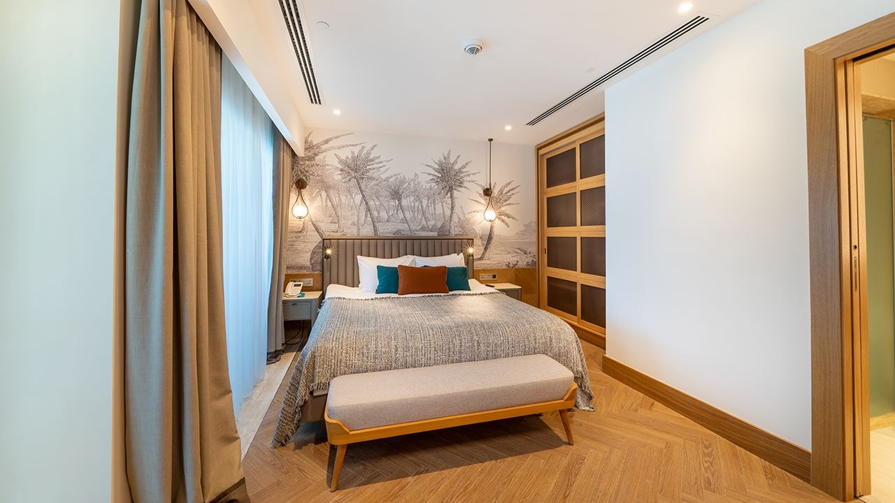 rooms-family-room-pool-direct-access