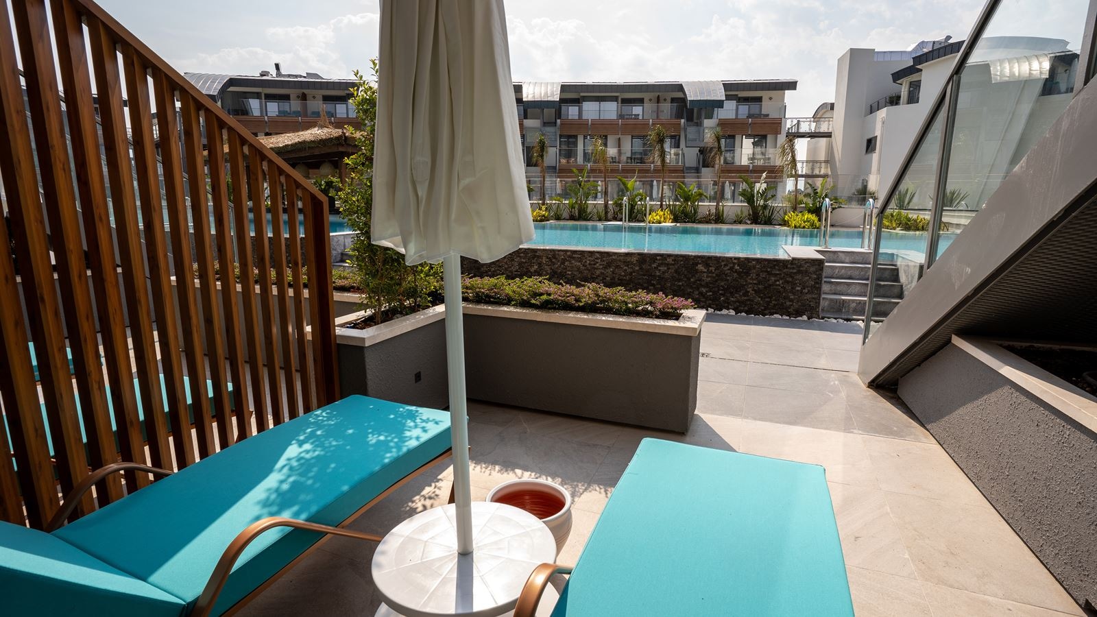 rooms-standard-room-pool-direct-access