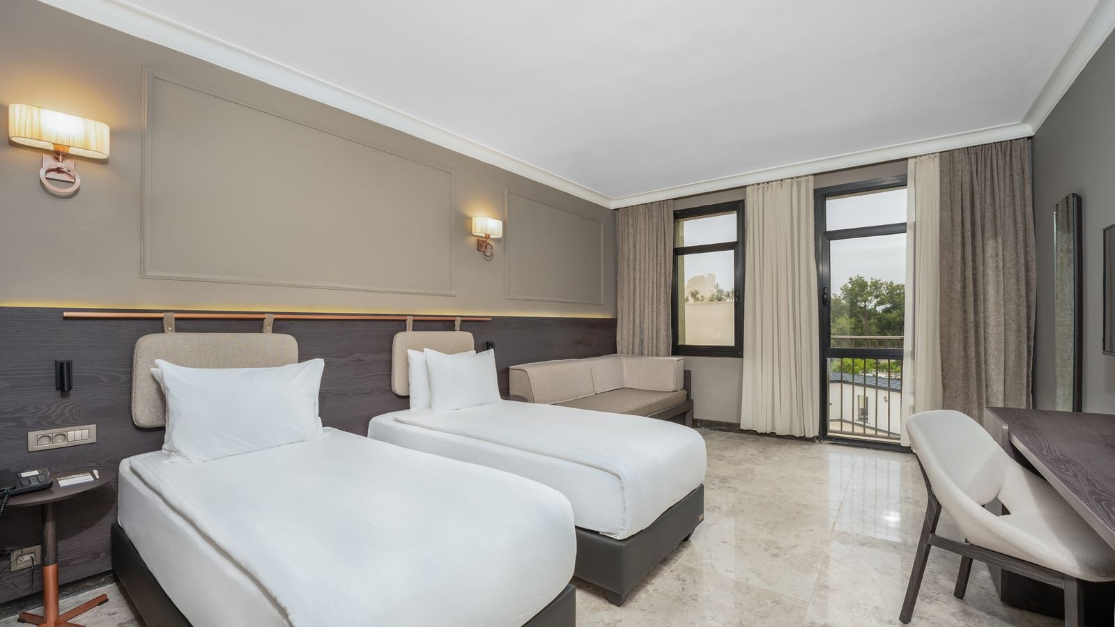 rooms-coral-room