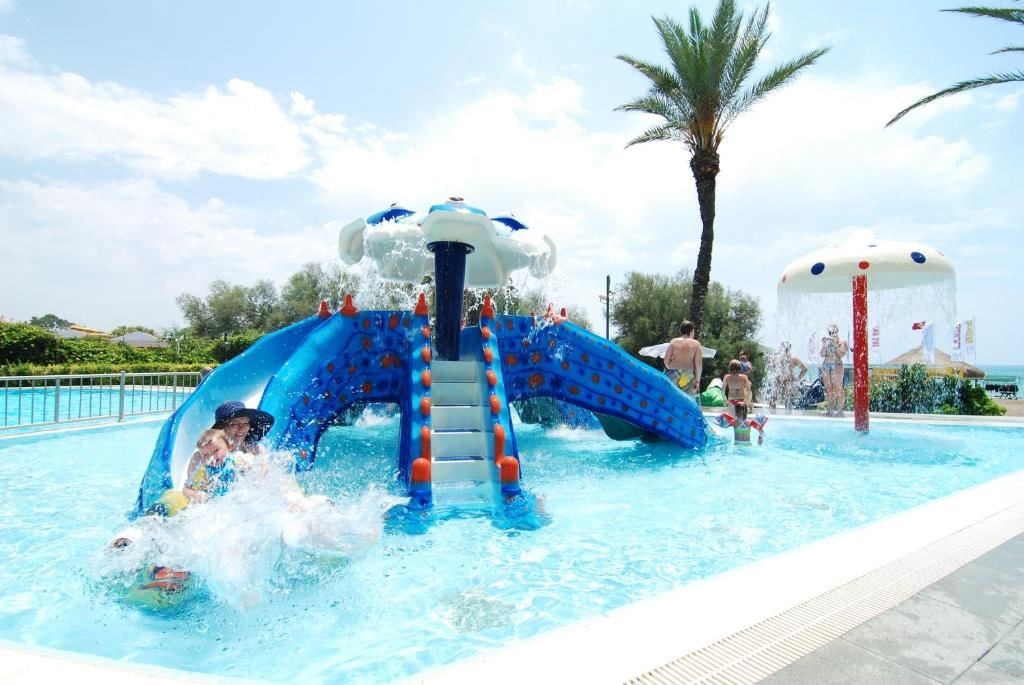 pools-outdoor-childrens-pool