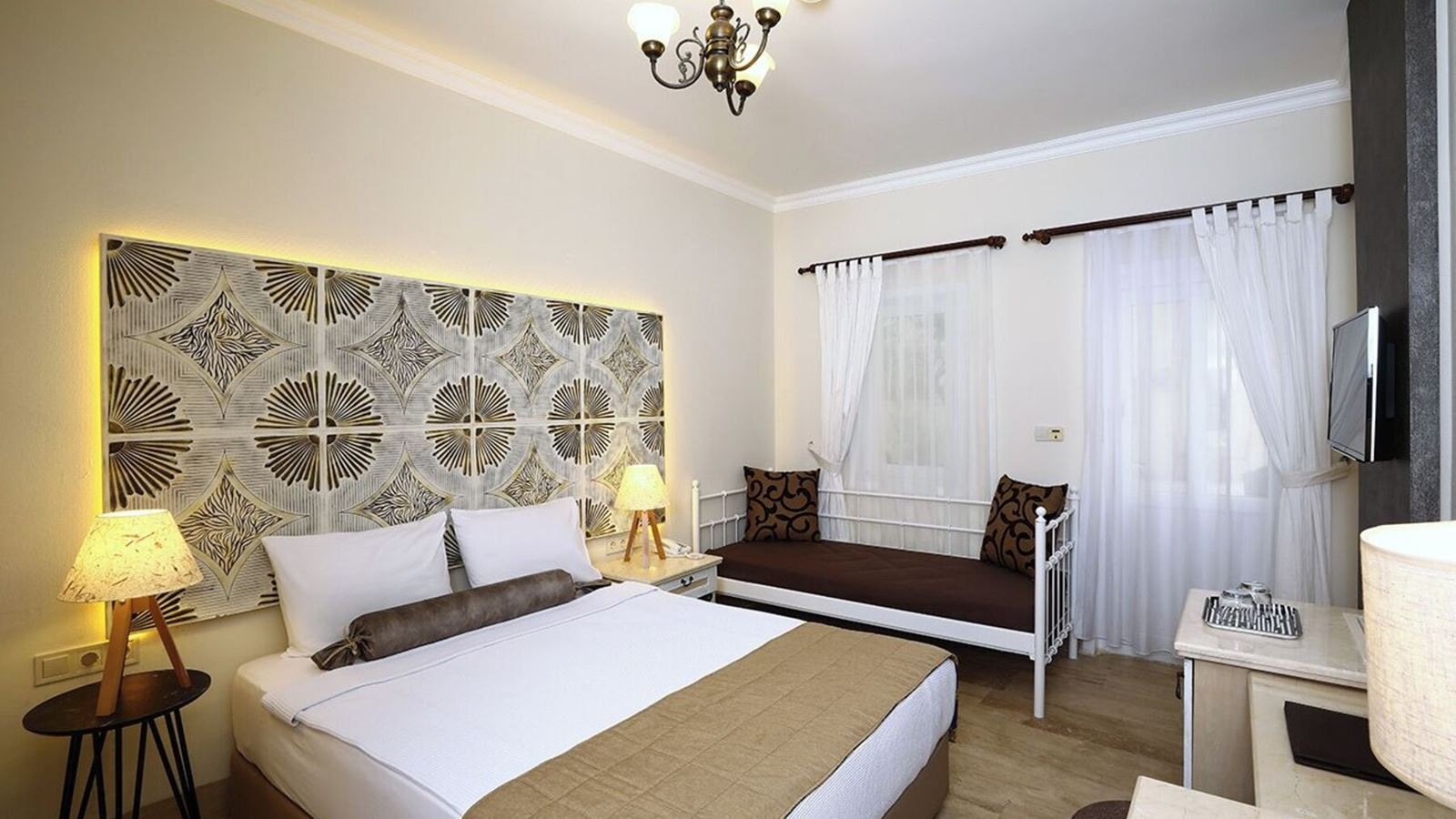 rooms-deluxe-room