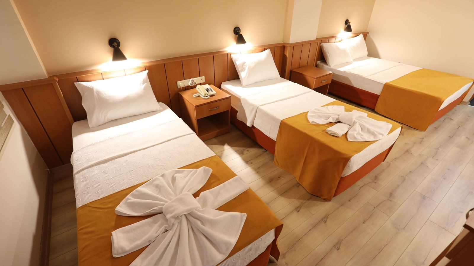 rooms-triplebed-room