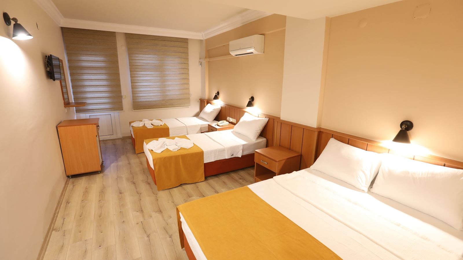 rooms-triplebed-room