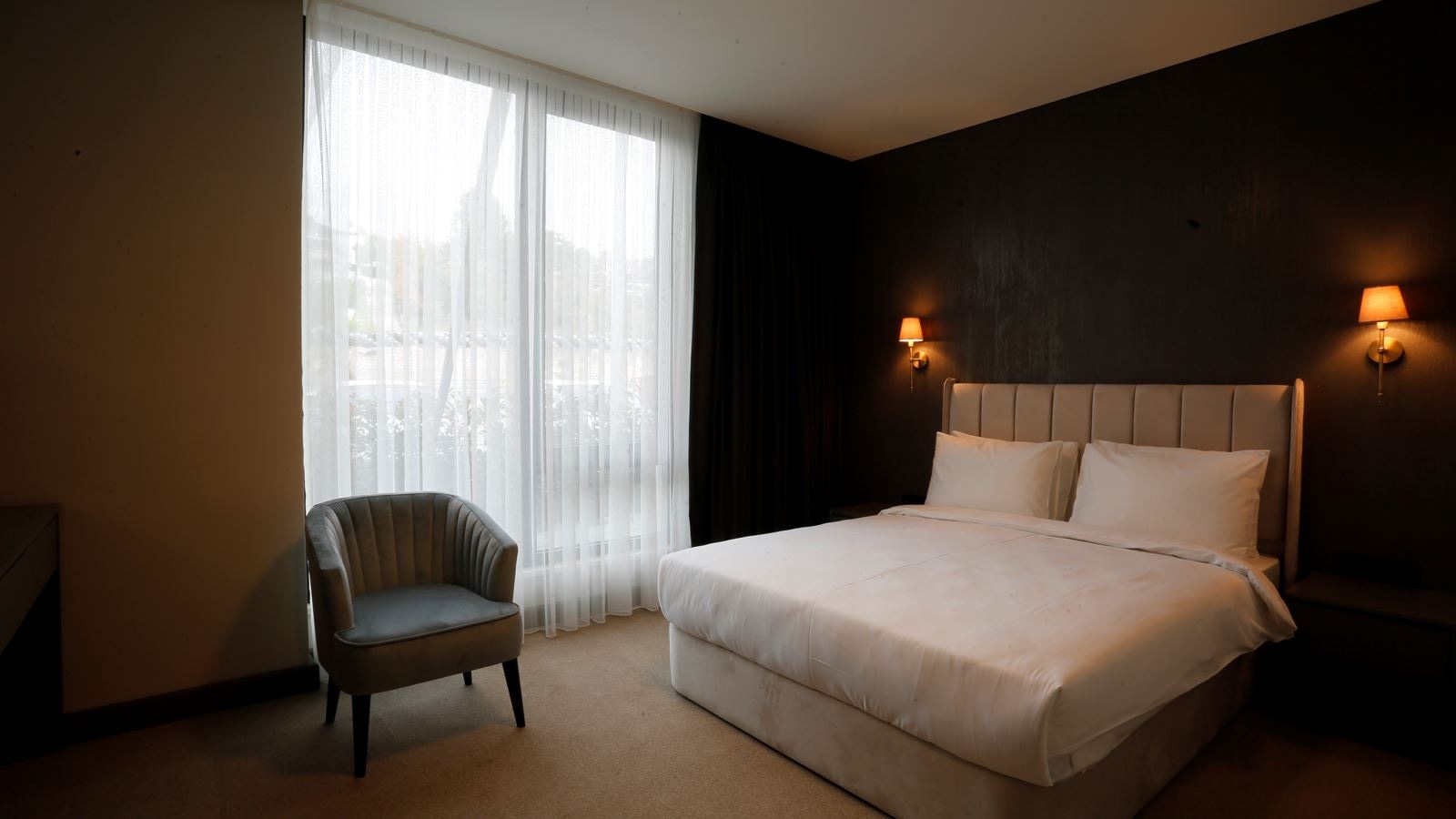 rooms-classic-room-land-view