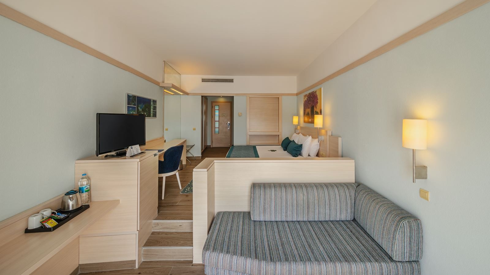 rooms-coral-room-2+2