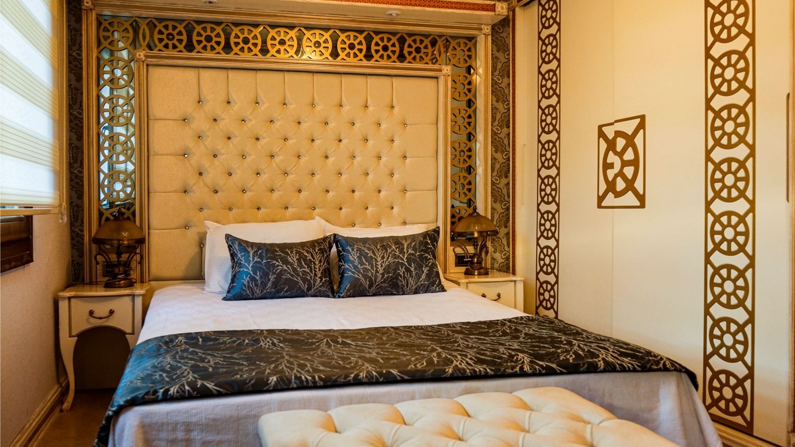 rooms-deluxe-room
