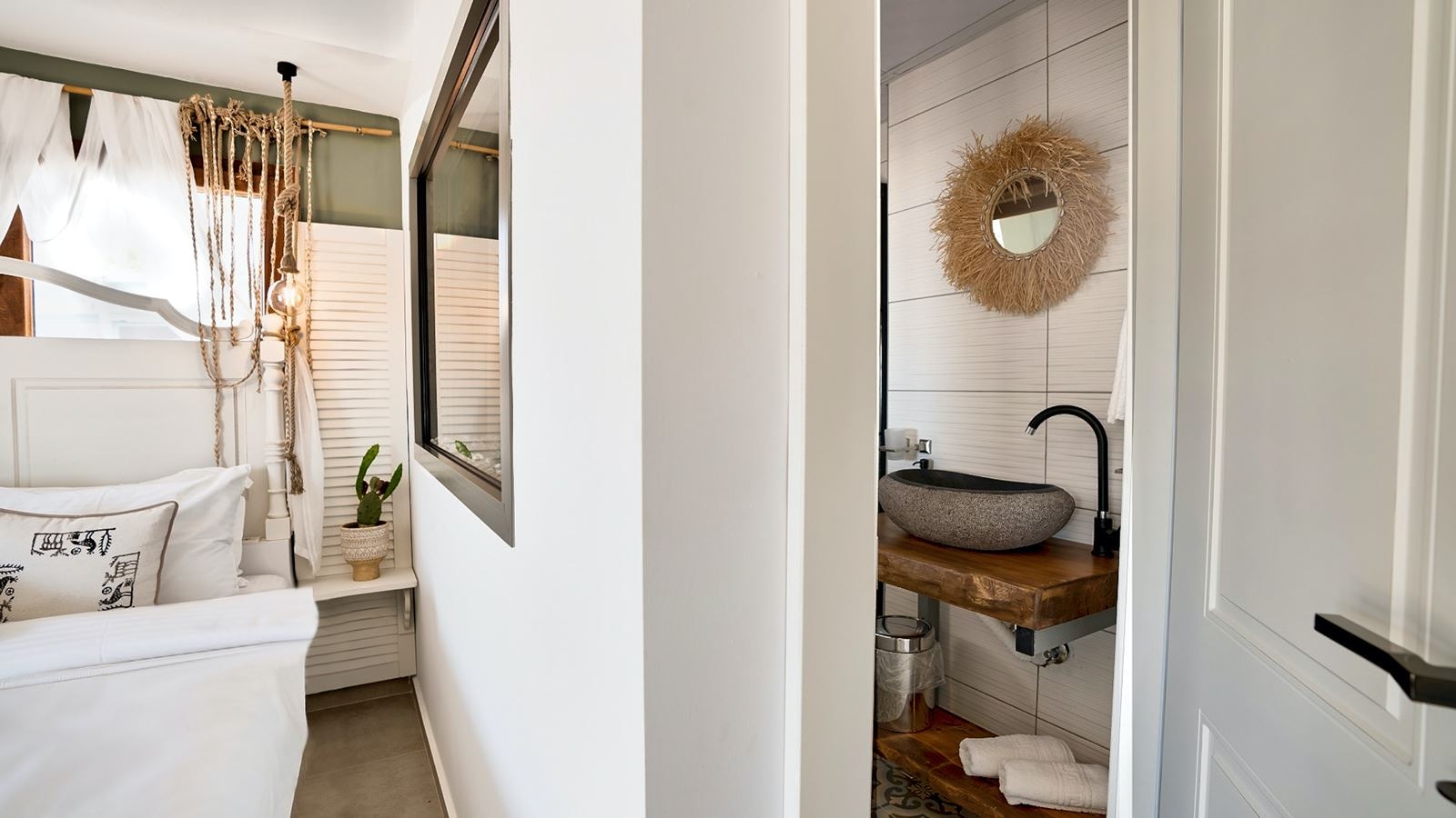 rooms-seaview-room