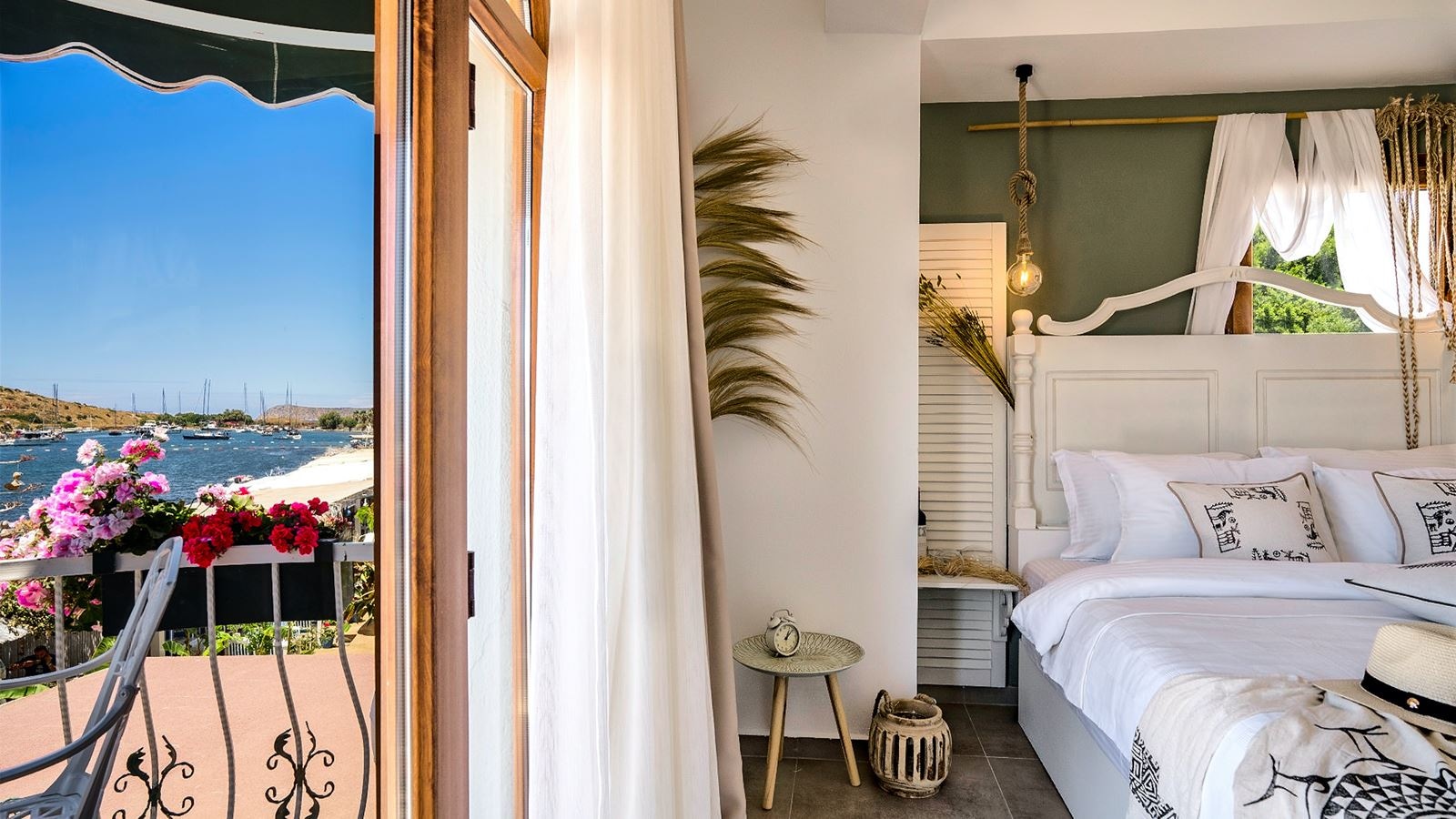rooms-seaview-room