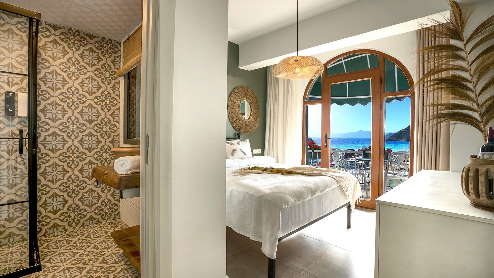 rooms-seaview-room