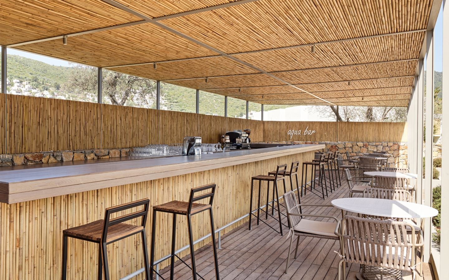 bars-aqua-bar