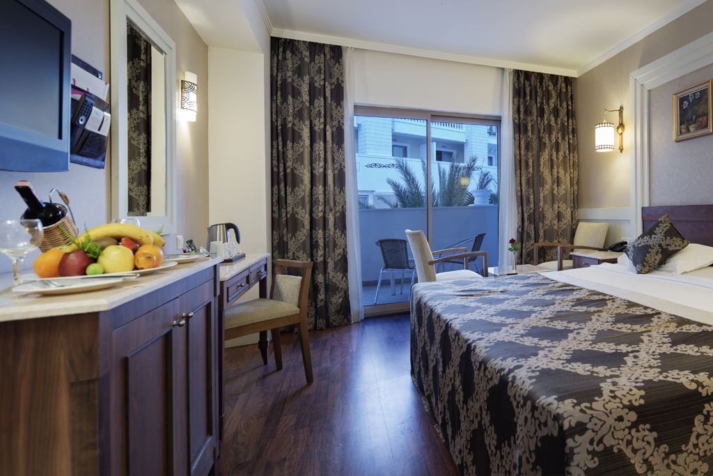 rooms-standard-room-partly-sea-view