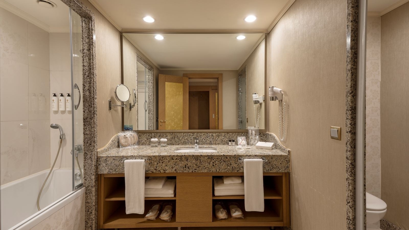 rooms-family-room