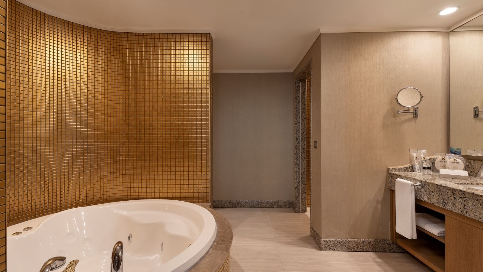 rooms-deluxe-suite