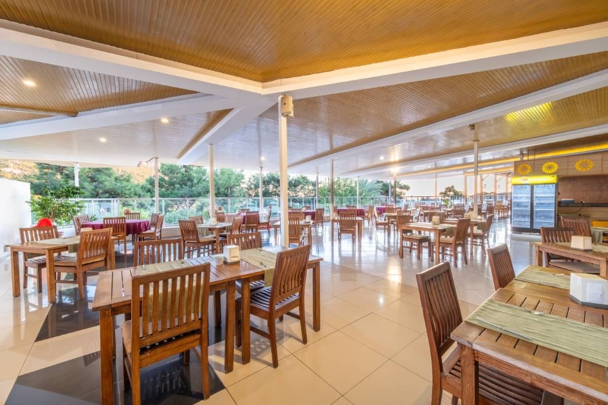 restaurants-pool-snack-bar