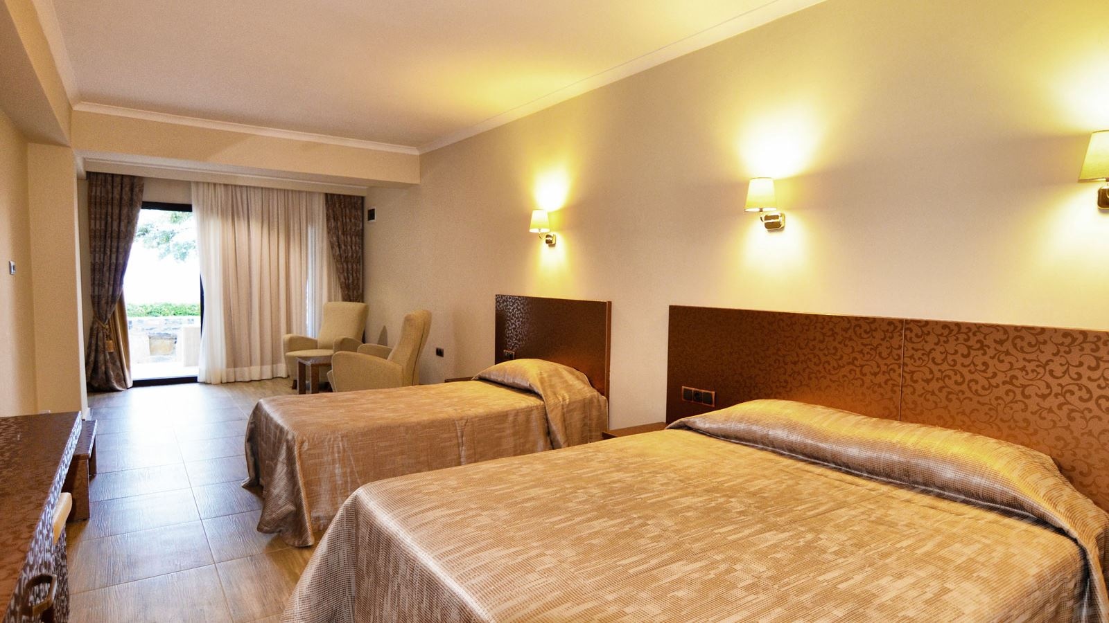 rooms-deluxe-garden-room