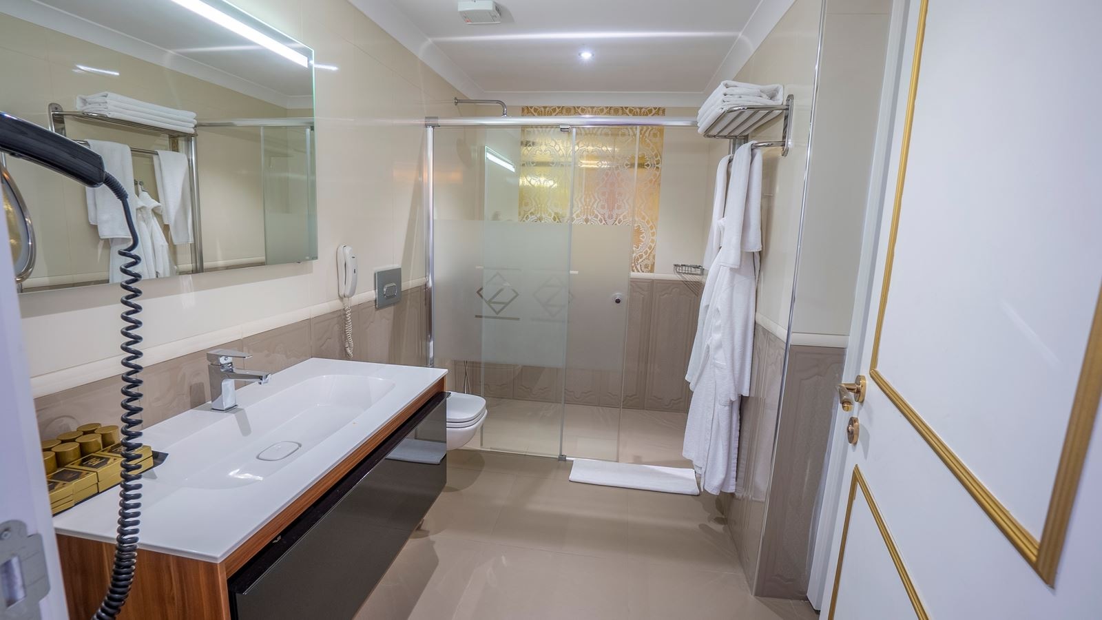 rooms-suite-room