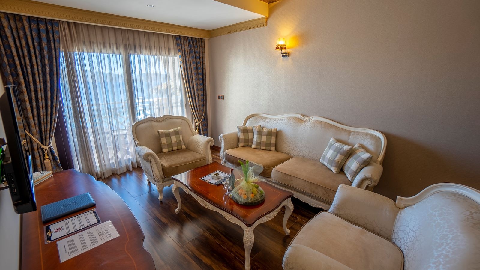 rooms-suite-room