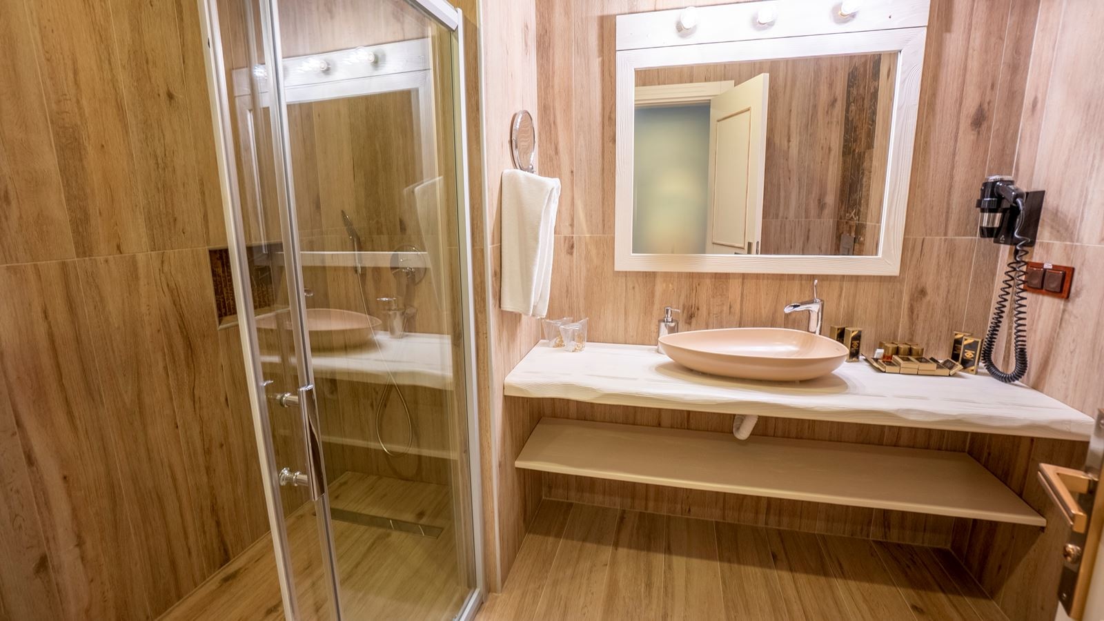 rooms-suite-room