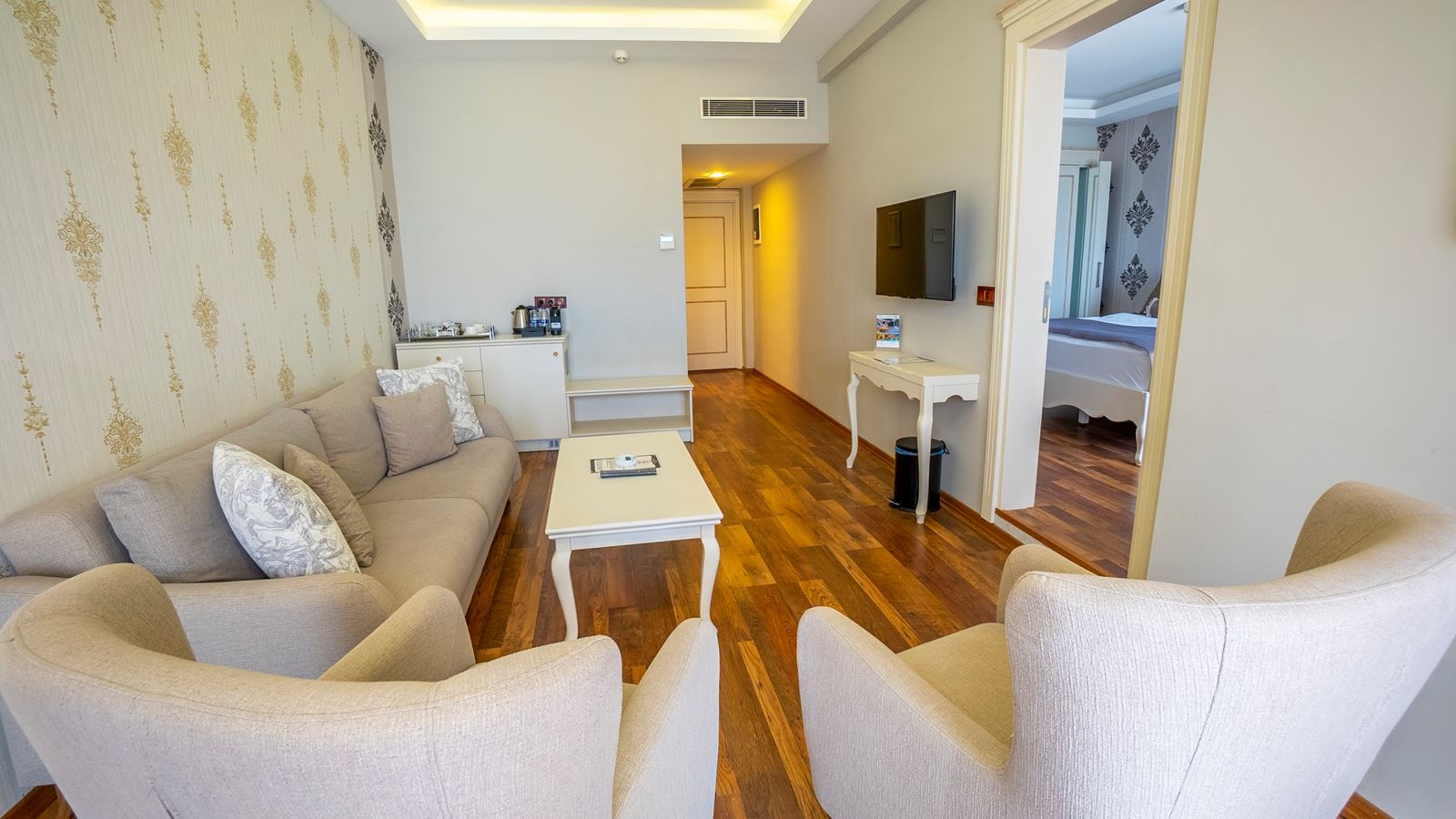 rooms-suite-room