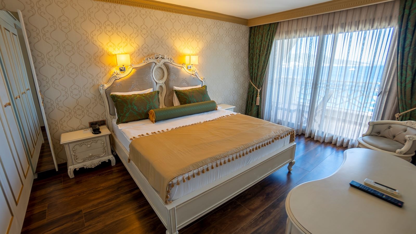 rooms-suite-room