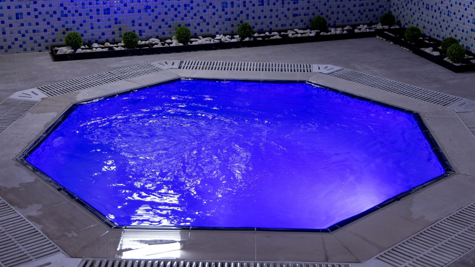 pools-indoor-pool