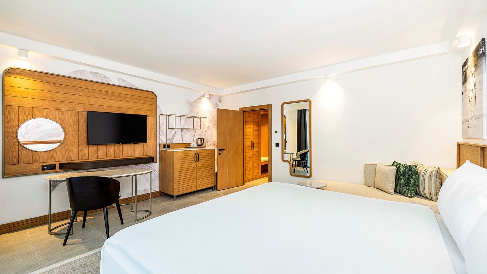 rooms-superior-family-room