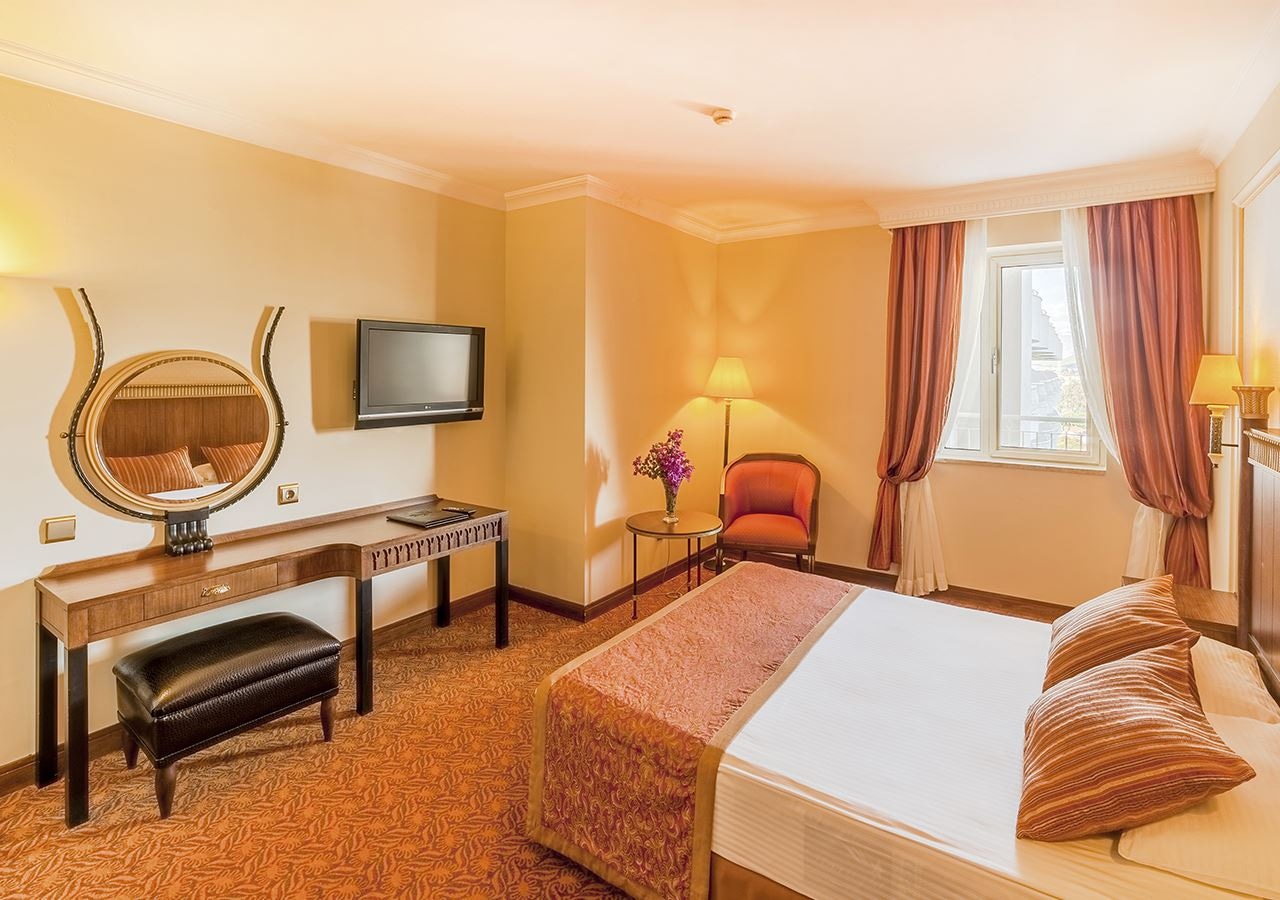 rooms-deluxe-suite