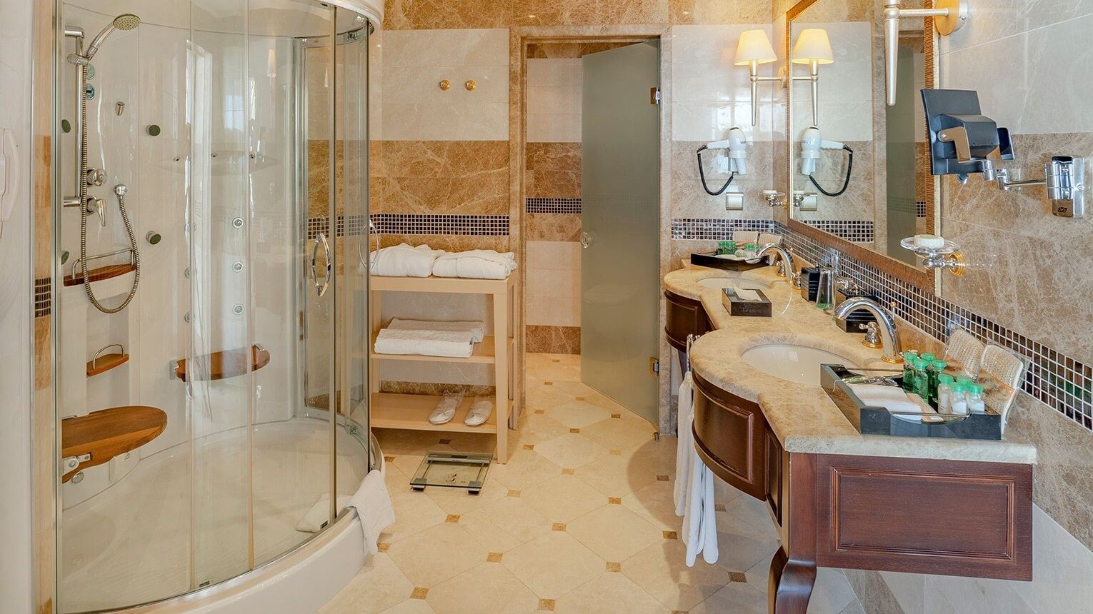 rooms-king-suite