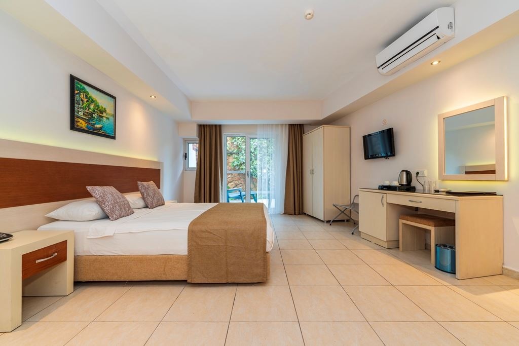 rooms-swimup-room