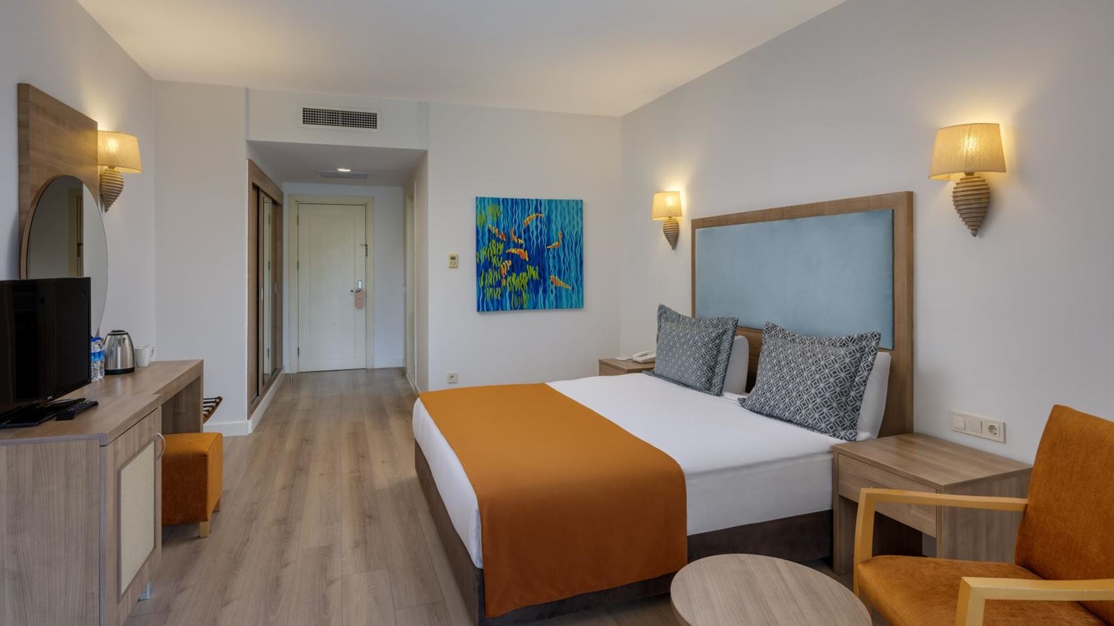 rooms-coral-room