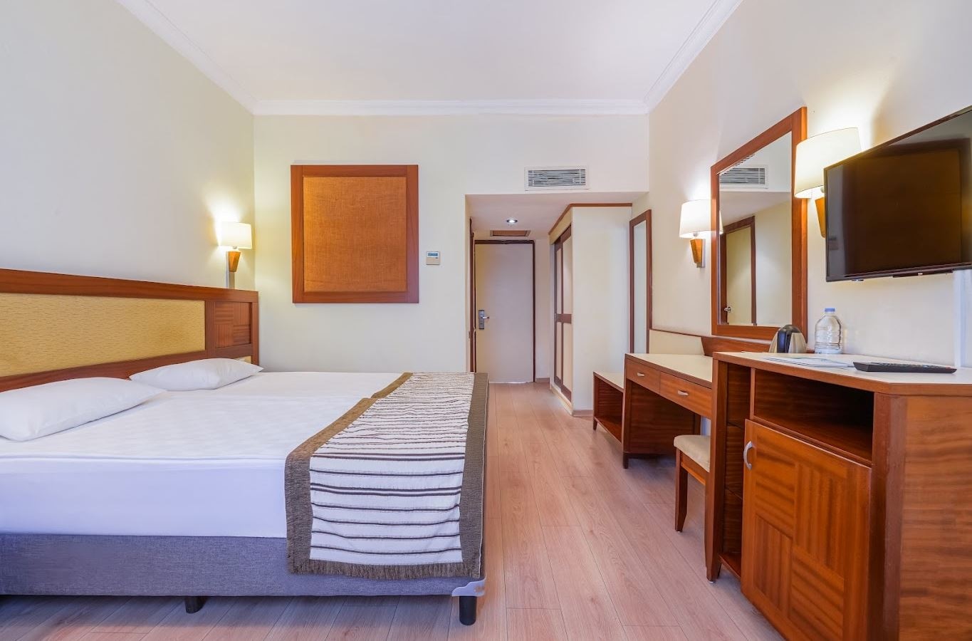 rooms-standard-room-sea-view-with-balcony