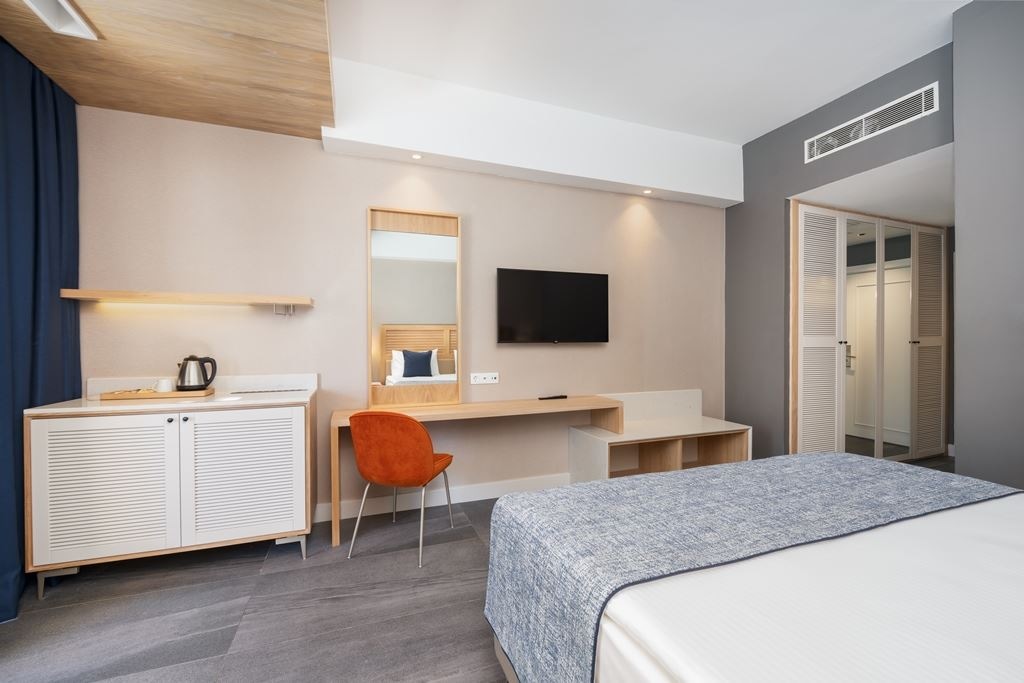 rooms-swim-up-room