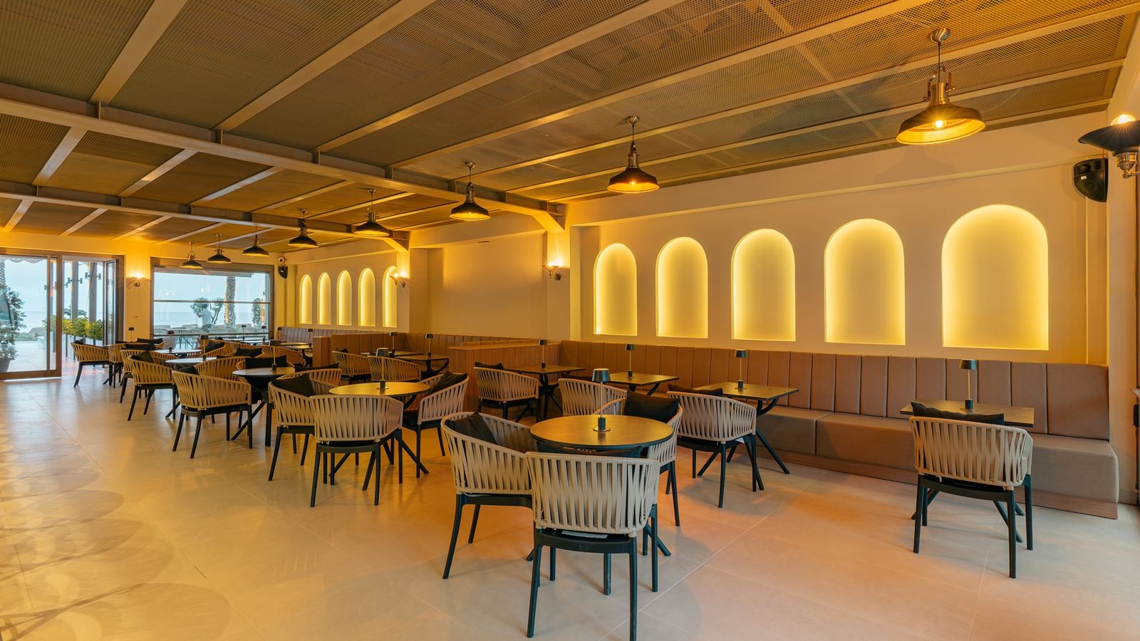 bars-the-compass-sport-bar