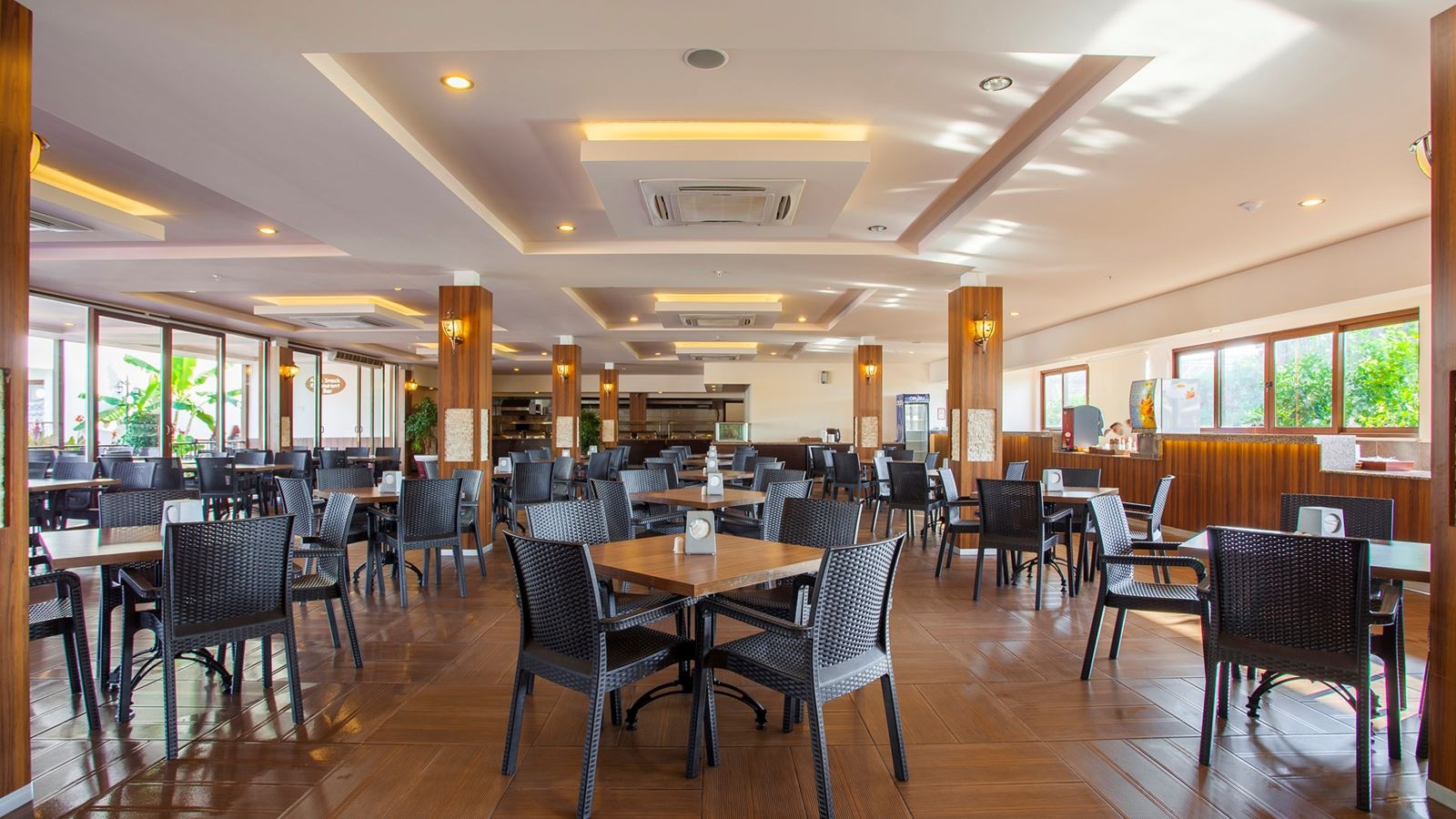 bars-aqua-snack-bar