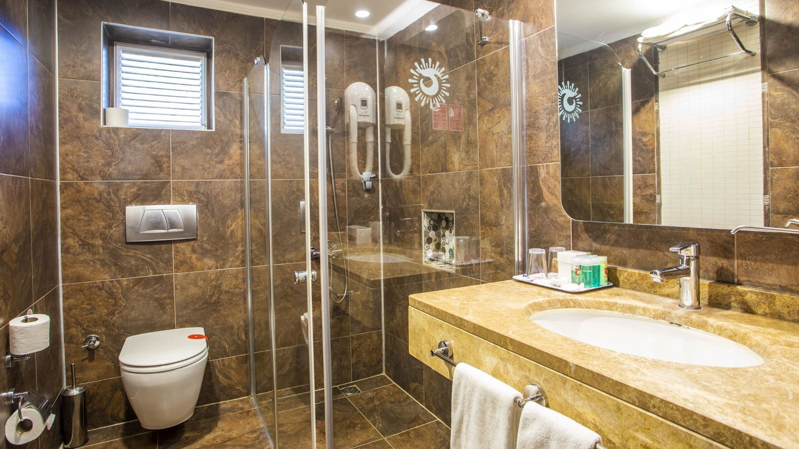 rooms-club-dublex-family-room