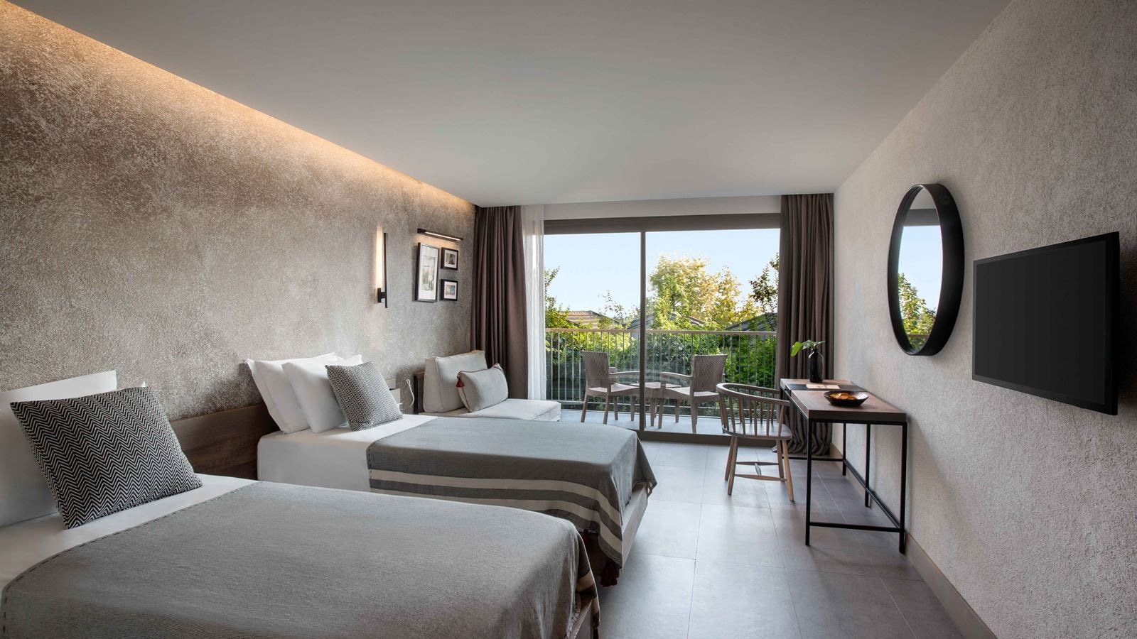 rooms-family-connection-garden-view