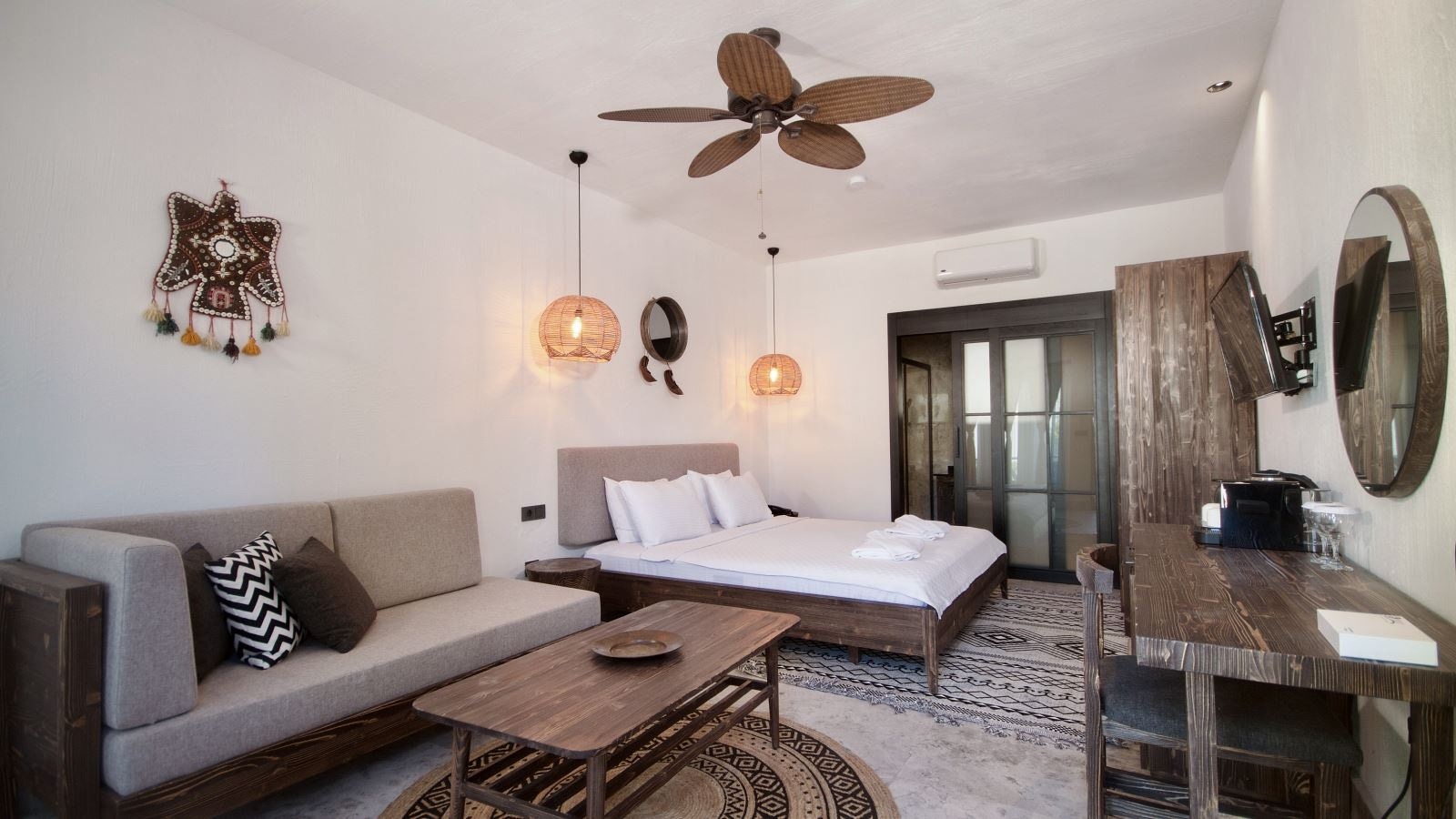 rooms-deluxe-room