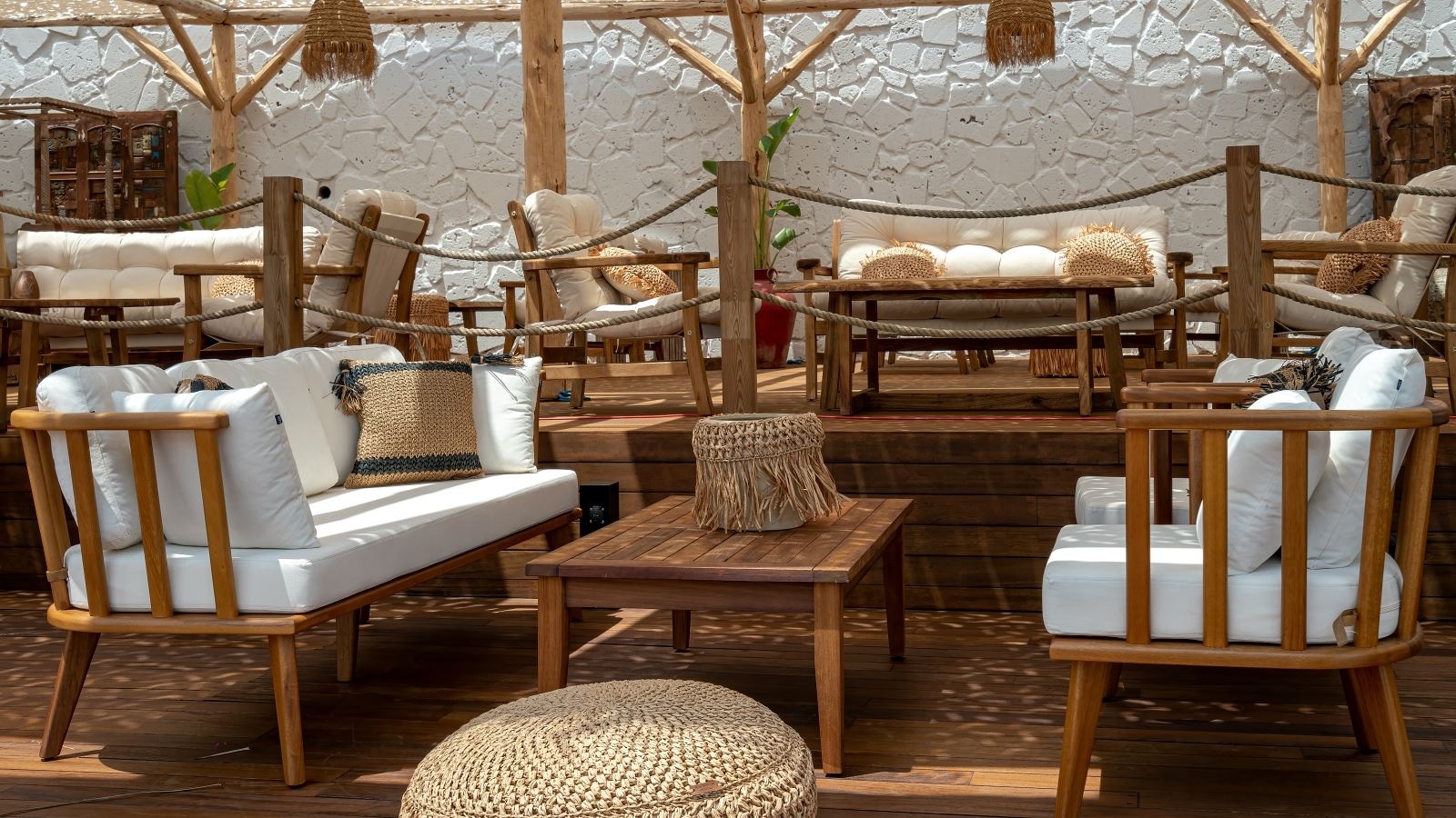 bars-aqua-beach-bar
