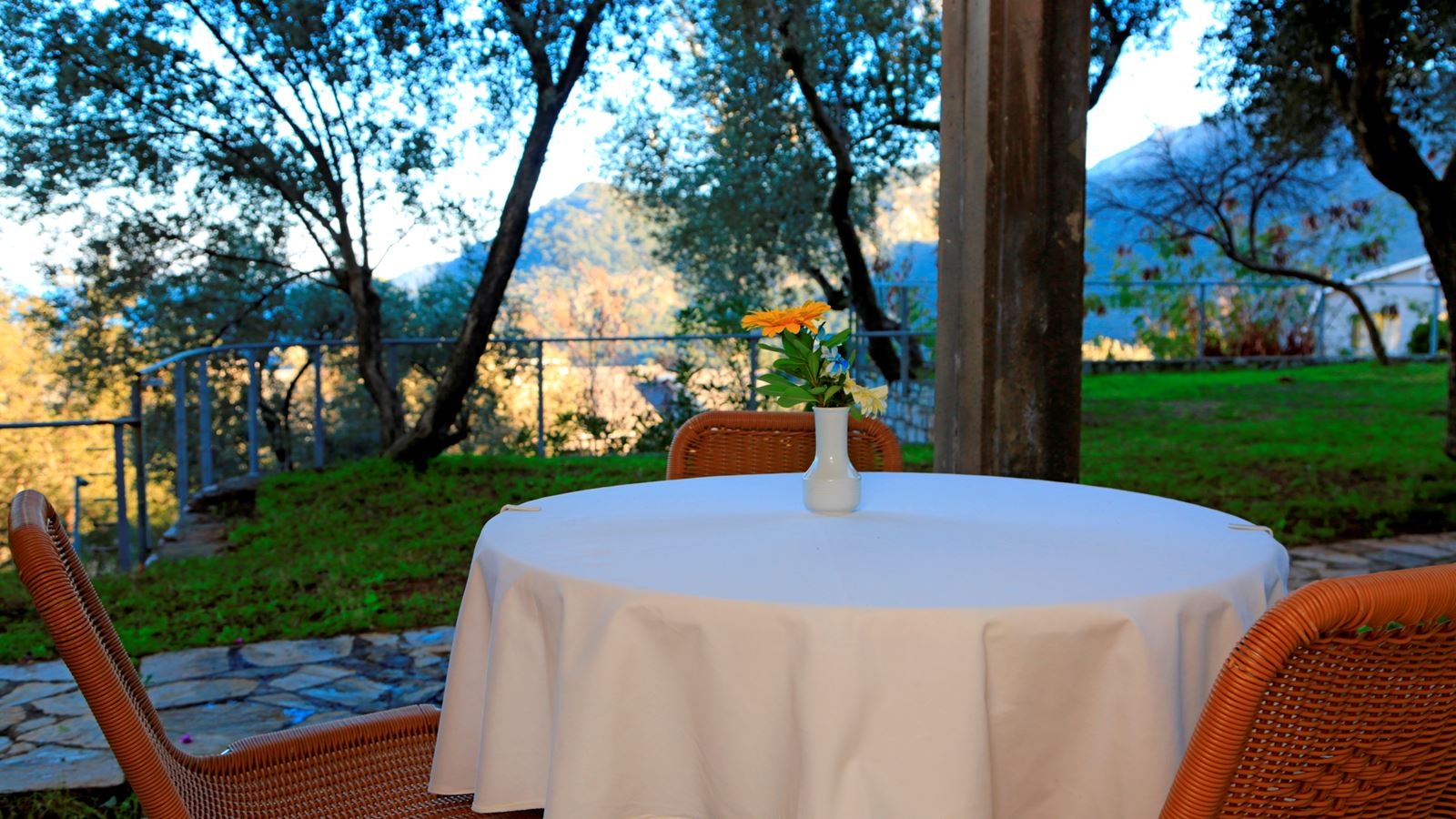 rooms-suite-1-bedroom-land-view