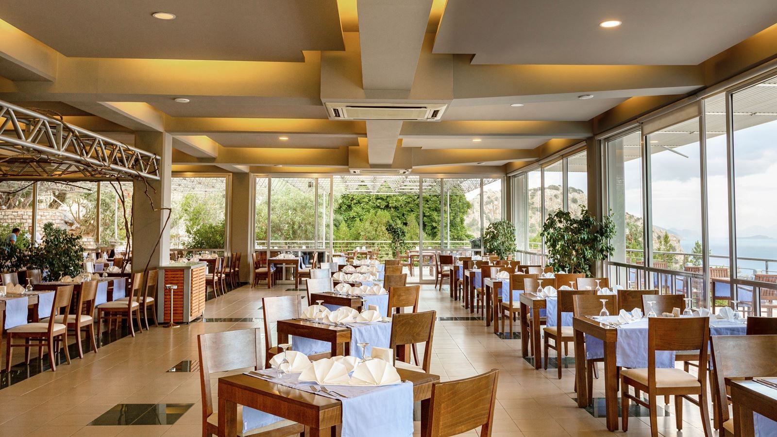 restaurants-main-building